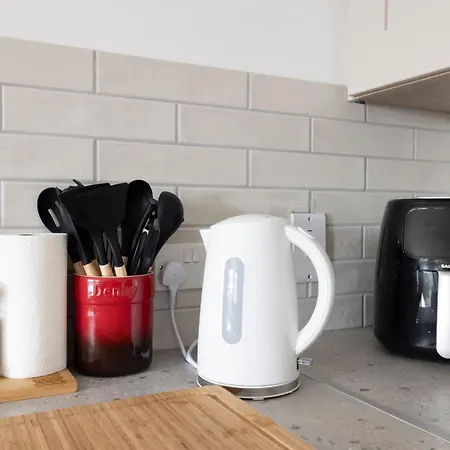 1 Bedroom Ballaghderg Appartement *